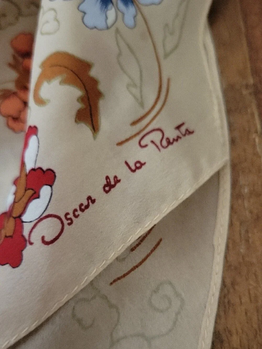 Oscar de la Renta light cream